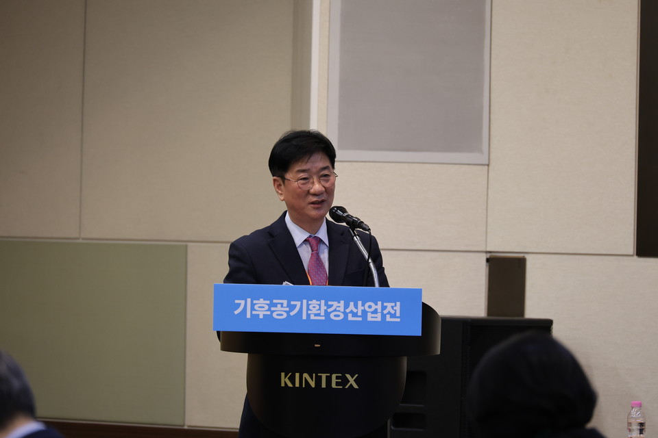 ‘탄소중립과 클린에어 기후테크 컨퍼런스’ 사회를 맡은 최재천 국립강릉원주대학교 교수 /사진=이다빈 기자