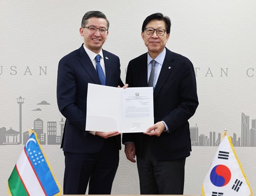 박형준 부산시장은 2월18일 주한 우즈베키스탄 대사를 만나 협력 방안을 논의했다. /사진제공=부산시 