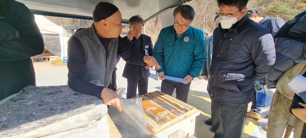 화분매개용 꿀벌사육농가 방문 현장 /사진제공=농촌진흥청