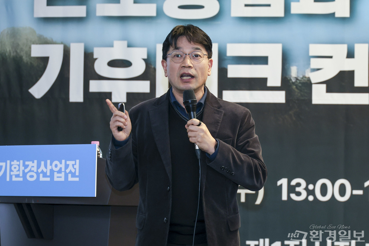 한국저영향개발협회 최경영 회장은 옹벽블록과 투수블록을 통해 저영향개발(LID) 시장에서 입지를 확립한 후, 폐플라스틱 재생으로 수익을 극대화하며 사업을 점진적으로 확대해야 한다고 조언했다. /사진=이다빈 기자