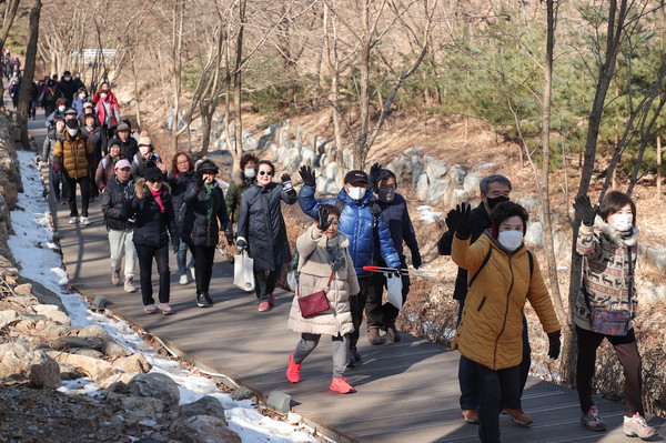 NH농협 의왕시지부 22일 2025년 첫 번째 ‘탄소중립 생활 실천 두발로 Day’ 행사 개최  /사진제공=의왕시
