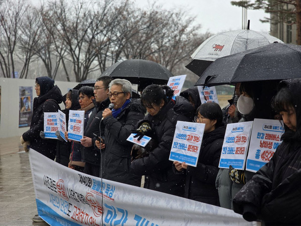 함께하는 시민행동은 얼마전 중단된 한강수상택시와 다르지 않으면서도 사전검토와 사업계획이 여전히 부실한 한강 리버버스를 제40회 밑빠진독상으로 선정했다. /사진=서울환경연합
