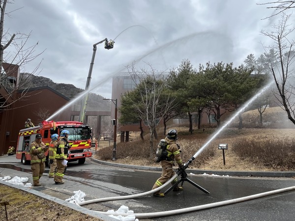 국립대전숲체원 산불진화를 위한 합동소방훈련 /사진제공=국립대전숲체원