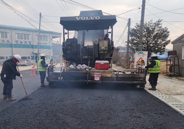 시가지 도로 아스콘 덧씌우기 포장 공사 /사진제공=영주시