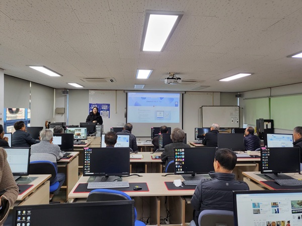 안전관리 매니저 사전교육 참가자들  /사진제공=영천시