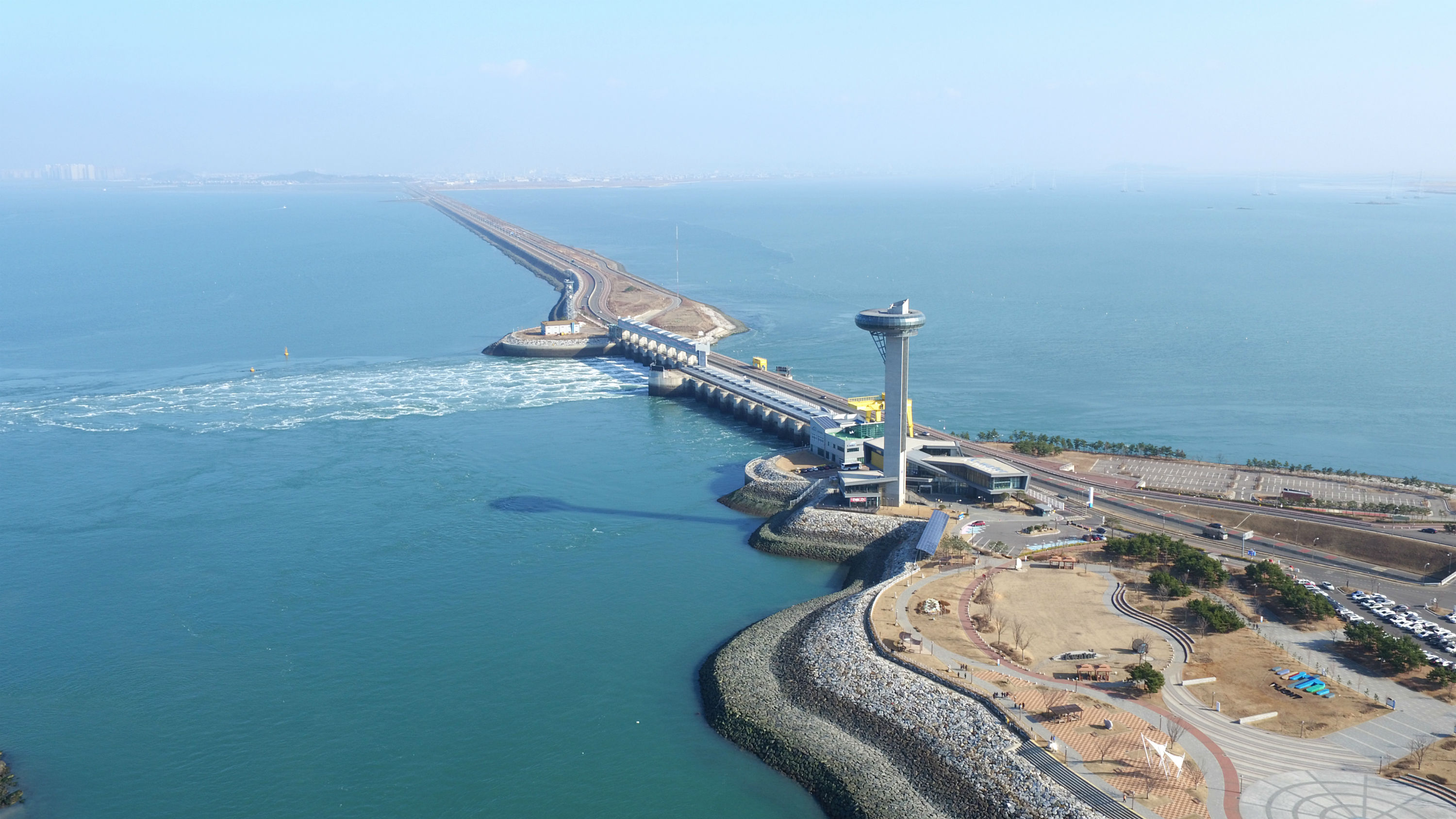 세계 최대 규모의 시화조력발전소 /사진제공=한국수자원공사