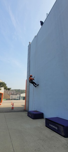 로프구조능력 향상을 위한 특별훈련 /사진제공=수원남부소방서