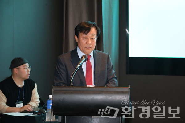 사회를 맡은 이준원 안전보건융합공학과 교수가 내빈을 소개하고 있다. /사진=박준영 기자