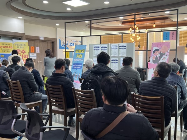 운수종사자 모집 면접 대기자  /사진제공=부천시