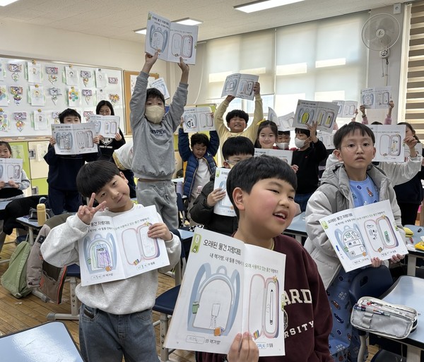 에코나우가 KB금융공익재단과 추진하는 2025학년도 1학기 늘봄학교 기후환경교육 순환경제 탐험가는 20개 학급 약 400명을 대상으로 3~6월까지 운영된다. /사진제공=에코나우