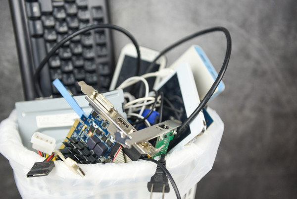 핵심광물 재자원화는 폐배터리‧폐인쇄회로기판(PCB)‧폐촉매 등 재자원화 원료를 활용해 니켈‧코발트‧리튬 등 첨단산업에 필수적인 핵심광물을 생산하는 산업으로, 국내 핵심광물 공급 기반을 마련하기 위한 현실적인 대안이자, 미래 유망시장 선점과 글로벌 기후변화‧환경규제 대응을 위해서도 중요하다. /사진=환경일보DB