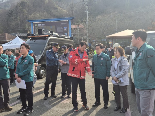 장동언 기상청장, 경남 산청 산불 현장 방문 /사진제공=기상청