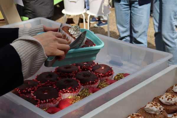 2024년 '지구를 구하장 : 그래 그러장' 무포장 비건 도넛 부스 /사진제공=서울환경연합