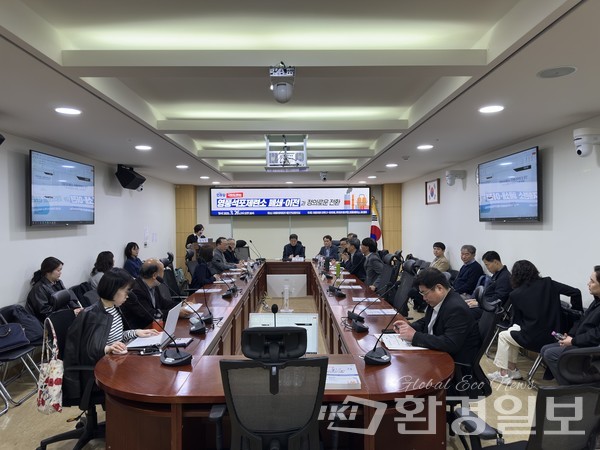 26일 서울 여의도 국회의원회관 제7간담회의실에서 영풍석포제련소의 이전과 폐쇄, 그리고 정의로운 전환을 주제로 토론회가 개최됐다. /사진=박준영 기자