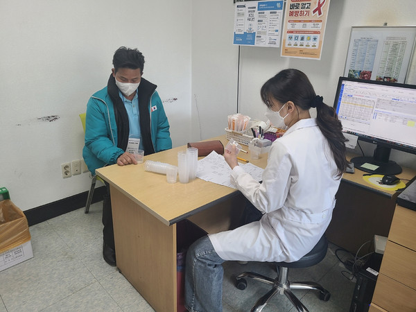 외국인 계절근로자 마약 검사 /사진제공=진도군 보건소