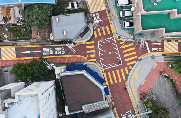 영동초등학교 정문 앞 보행로 및 횡단보도 개선 모습 /사진제공=영등포구