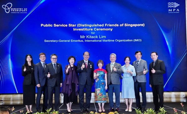 싱가포르 해사주간 단체사진 왼쪽에서 5번째 임기택 IMO 명예사무총장 왼쪽에서 6번째 싱가포르 교통부 및 지속가능환경부 수석국무장관 '에이미 코르(Amy_Khor)' /사진=해양수산부