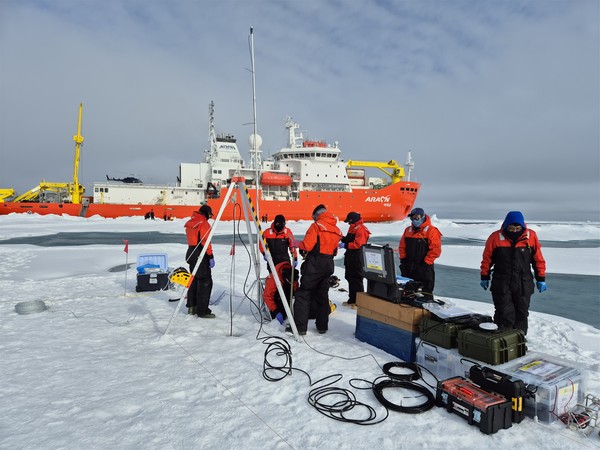 2024년 아라온호 동시베리아해 현장탐사 활동(북극해빙캠프 연구)