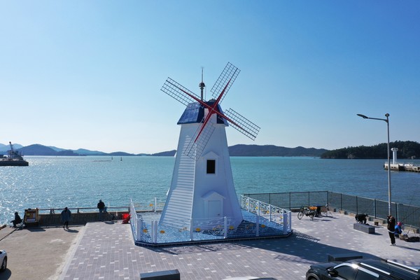 4월 이달의 등대 목포북항동방파제등대 /사진=해양수산부