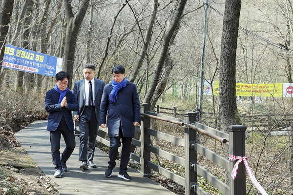 의왕시의회 서창수·김태흥·한채훈 의원, 의왕시 시설물 안전 점검 /사진제공=의왕시의회