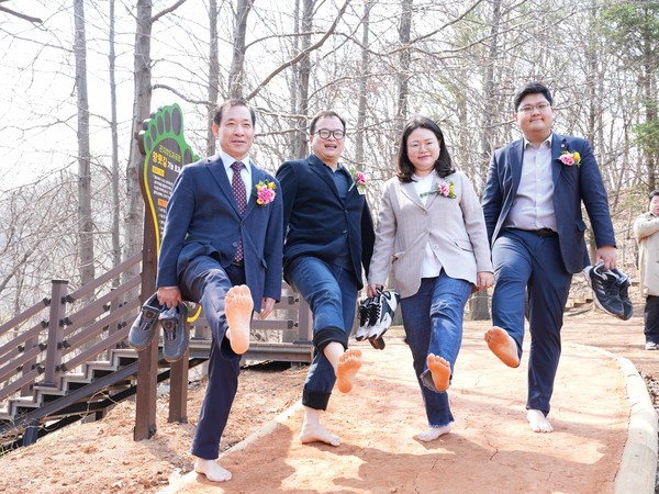 곤지암도자공원 황톳길 /사진제공=한국도자재단