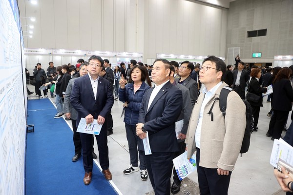 이재식 의장, 세대별 맞춤형 일자리박람회 참석 /사진제공=수원특례시의회