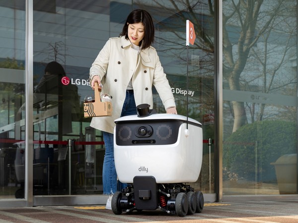 LG디스플레이에 도입된 로봇 배달 서비스 /사진제공=LG디스플레이