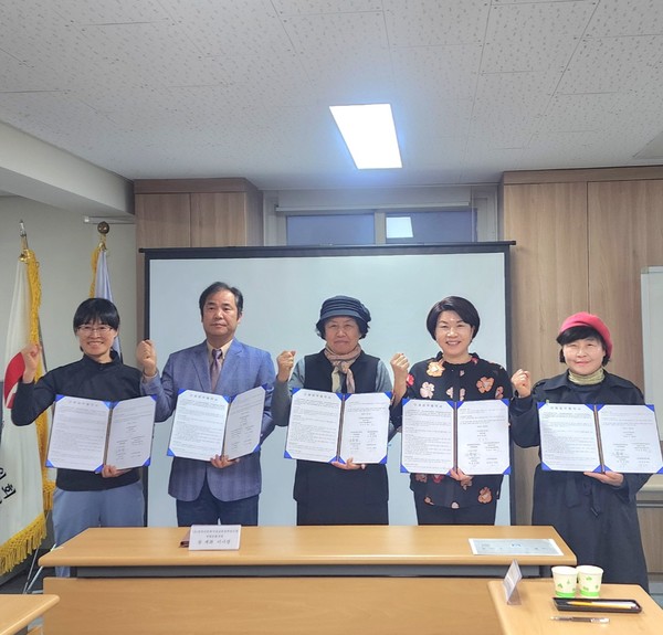 이천시 다문화가정정책연구원, 자원순환가게 재활용 업무협약 체결 /사진제공=이천시