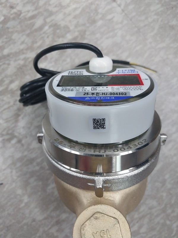 디지털 계량기에 통신단말기를 설치한 비대면 원격검침 기술 계량기 /사진제공=부천시이다.