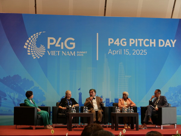 P4G 스타트업 피칭데이 ‘기후기술 활성화를 위한 공공-민간 협력의 역할’ 세션에 김상협 GGGI 사무총장(왼쪽 세 번째)이 패널로 참석해 발언하고 있다. /사진제공=GGGI