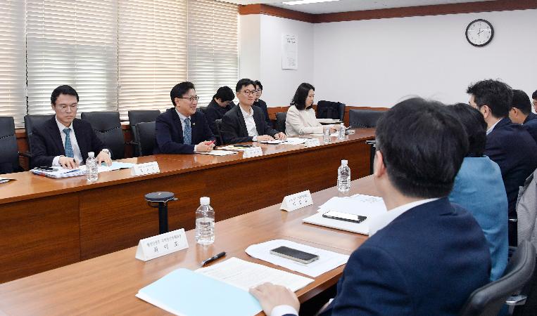 김범석 기획재정부 차관이 4월 16일 서울 종로구 정부서울청사에서 열린 '2025년 4월 일자리 전담반 회의'를 주재하며, 모두발언을 하고 있다. /사진제공=기획재정부