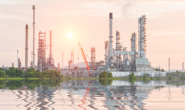 취수한 해수를 발전소(원자력발전소는 제외)의 발전과정 또는 공장 내 생산공정의 폐열을 흡수하는 냉각수로 사용한 후 수온이 상승된 상태로 방출하는 배출수를 재이용하고 있다. /사진=환경일보DB