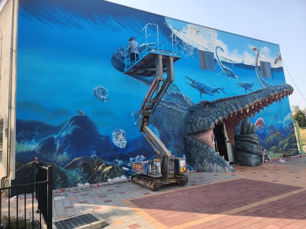 공룡 박물관 도색 작업 중 /사진제공=해남군