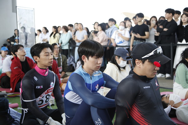 ‘멍때리기 대회’는 시각 예술가 웁쓰양의 도시놀이개발 프로젝트의 두 번째 작품이며, ‘과연 아무것도 하지 않는 것은 시간낭비인가?’라는 질문을 던지는 참여형 퍼포먼스 작품이다. /사진=서울시