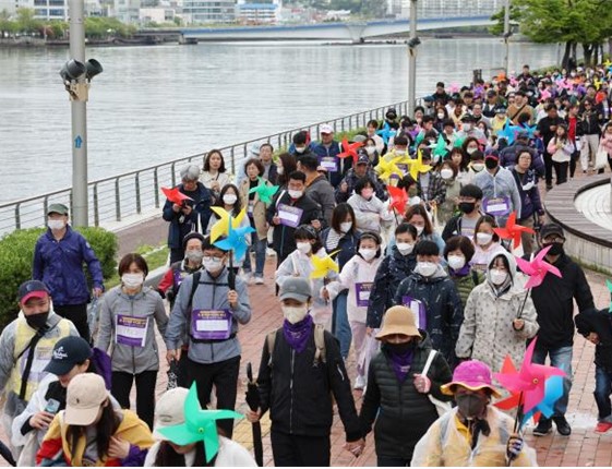 시는 4월19일 '제12회 담쟁이 걷기 대회'를 연다고 밝혔다. /사진제공=부산시