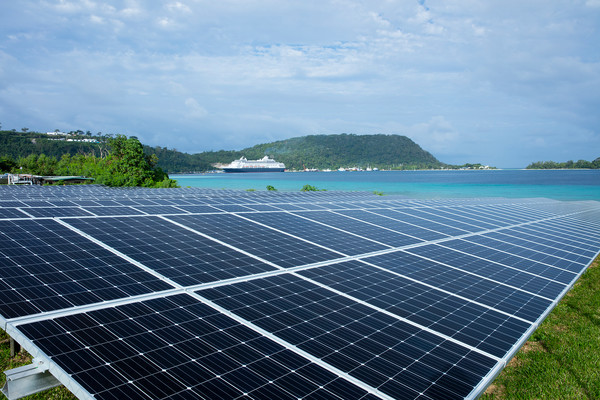 전체 226개 기초지자체 중 123개 지자체가 이격거리 규제를 도입했으며, 이로 인해 태양광 설치 면적은 전체 면적 대비 0.1%에 불과하다.