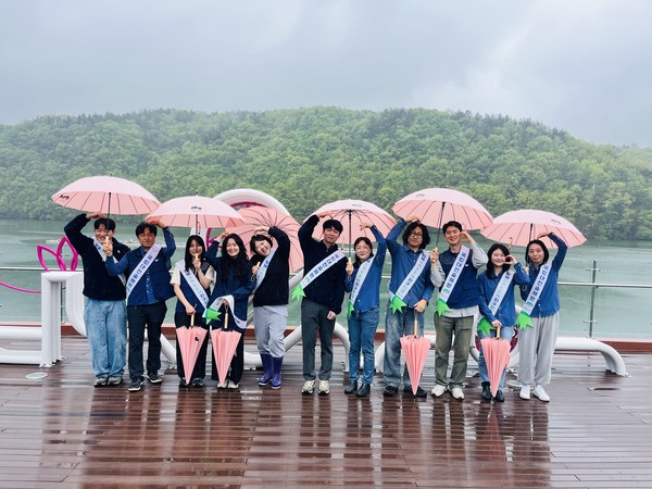 국립대전숲체원 윤슬거리 환경정화 봉사 활동. /사진=한국산림복지진흥원 국립대전숲체원