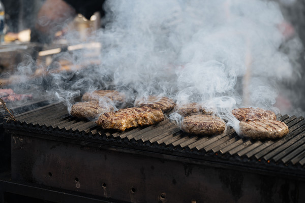 학교 급식소 노동자들이 발암물질 조리흄에 지속 노출되고 있고, 수많은 노동자들이 폐 질환을 앓고 있음이 밝혀졌다. /사진=환경일보DB