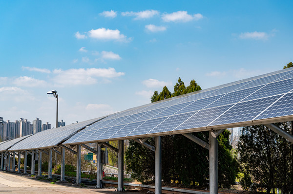 탠덤형 차세대 태양전지는 현재 시장을 주도하고 있는 결정질 실리콘 태양전지의 효율이 양산 한계효율에 근접함에 따라 한계 돌파를 위한 차세대 기술로 주목받고 있다. /사진=환경일보DB