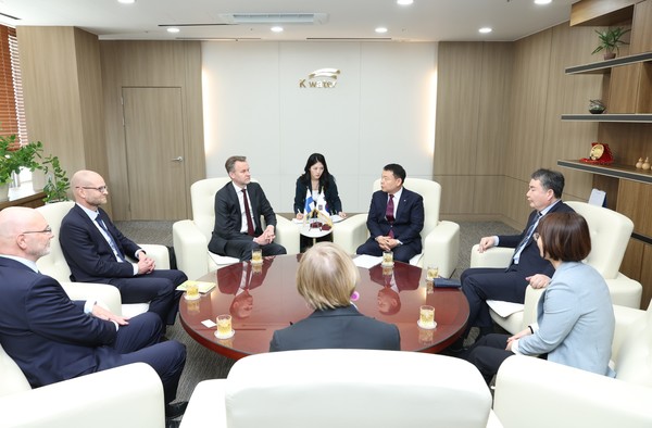 수자원공사는 핀란드 외교대표단과 만나 우크라이나 전후 재건사업에 대한 전략적 협력 방안을 논의했다. /사진=한국수자원공사