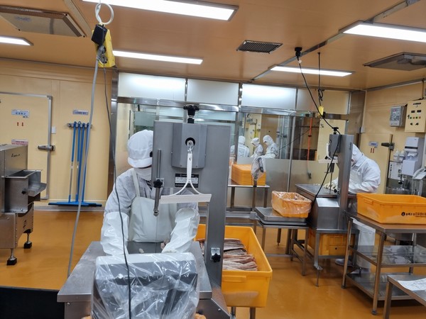 식자재 공급업체 현장 점검 /사진제공=수원시