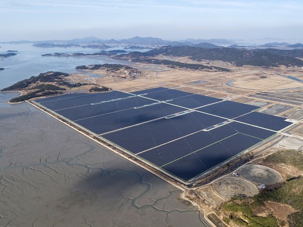 대규모 태양광 발전의 LCOE가 원자력 발전보다 낮아지는 시점은 2020년대 후반으로 앞당겨지고, 2030년경에는 중소형 태양광 발전(100㎾, 1㎹)을 포함한 모든 규모의 태양광 발전이 원자력 발전보다 저렴해지는 것으로 나타났다. /사진제공=신안군