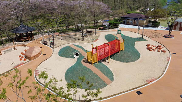 군은 용소웰빙공원 내 자연친화 놀이시설 조성을 완료, 개방한다고 밝혔다. /사진제공=기장군