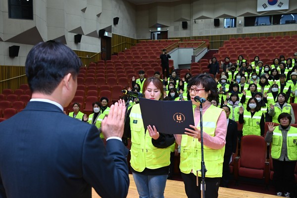 지난 3월 실시된 어린이통학안전사업(워킹스쿨버스) 선서식 /사진제공=부천시