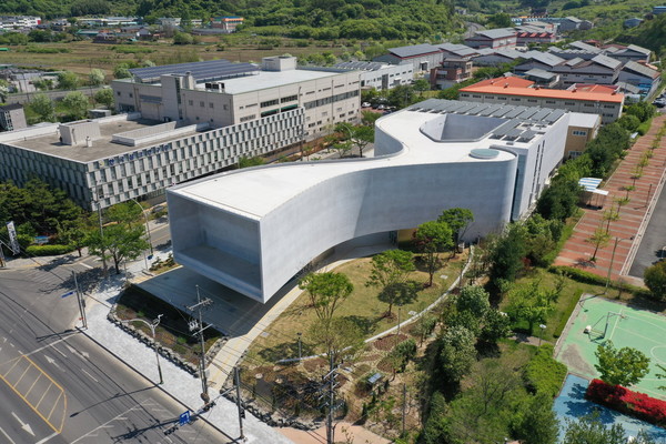 진주실크박물관 전경 /사진제공=진주시