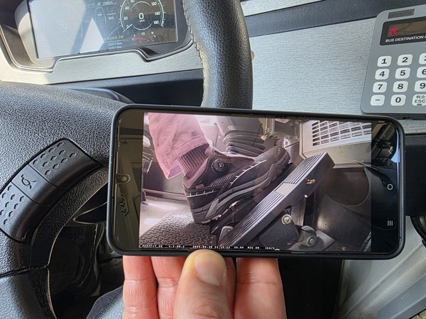 장착된 페달 블랙박스 통해 페달의 조작 이력을 실시간으로 확인 중 /사진제공=화성도시공사