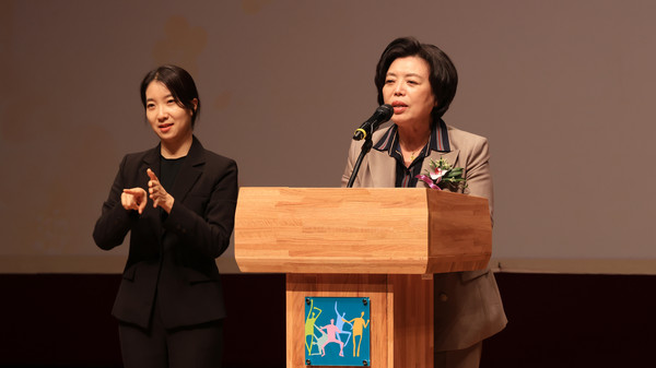 신계용 과천시장 2025년 어버이날 기념행사에서 인사말  /사진제공=과천시