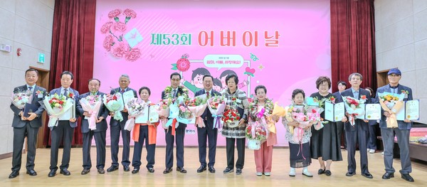 환경일보 대전지사 김현창 지사장을 비롯한 수상자들이 기념촬영을 하고 있다.   /사진제공=대전시