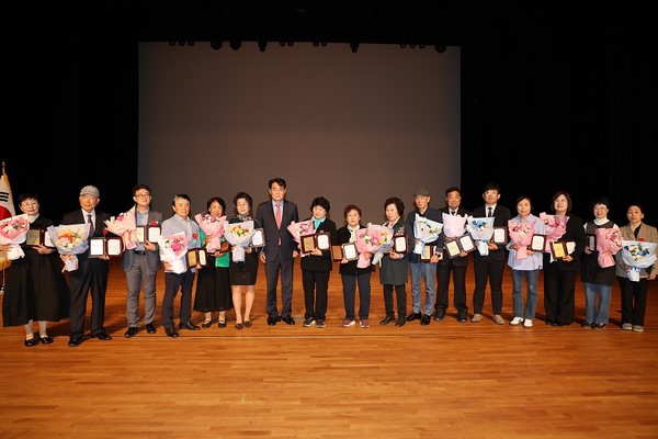 군포시 제53회 어버이날 맞아 23명의 유공자에 대한 표창장 수여  /사진제공=군포시