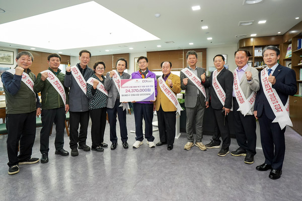 동대문구전통시장상인연합회 성금 전달식 /사진제공=동대문구